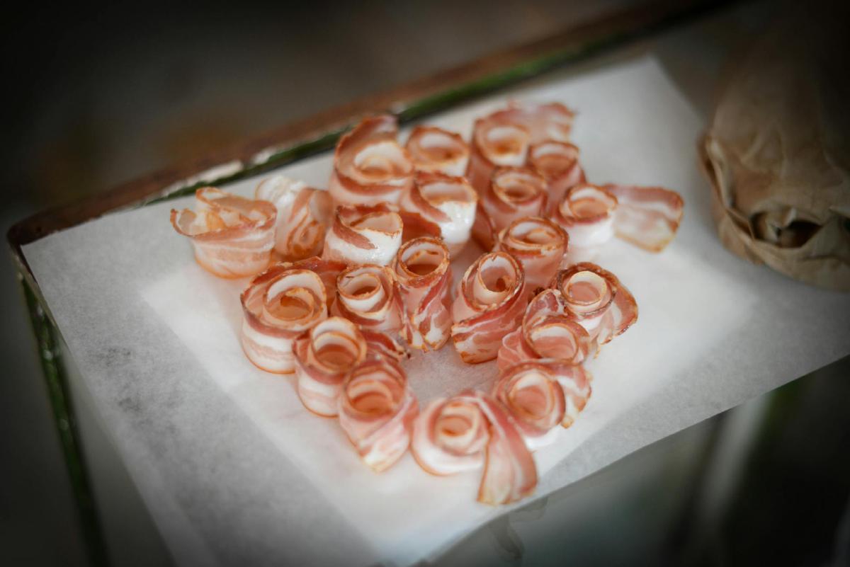 Featured image of post Buckboard Bacon from Pork Shoulder: Cure, Smoke, Slice