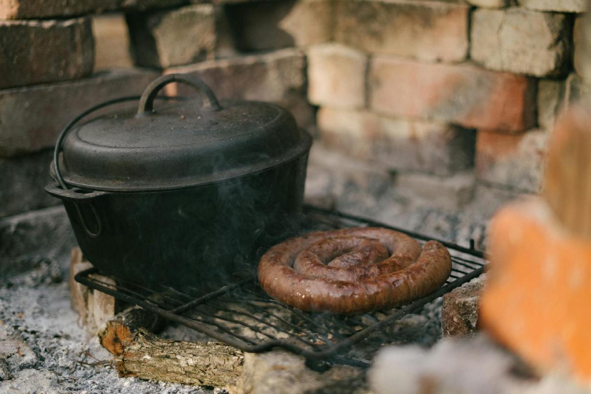 Featured image of post Cast‑Iron Cornbread on the Pit: Smoke Without Stale Flavor