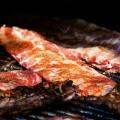 Drum Smoker Ribs: Hanging vs Rack—Heat, Drip, and Bark