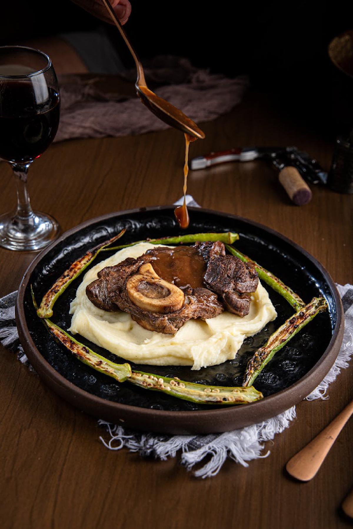 Featured image of post Mastering Collagen Render in Beef Shank and Oxtail: Slow Smoke Then Braise Protocol