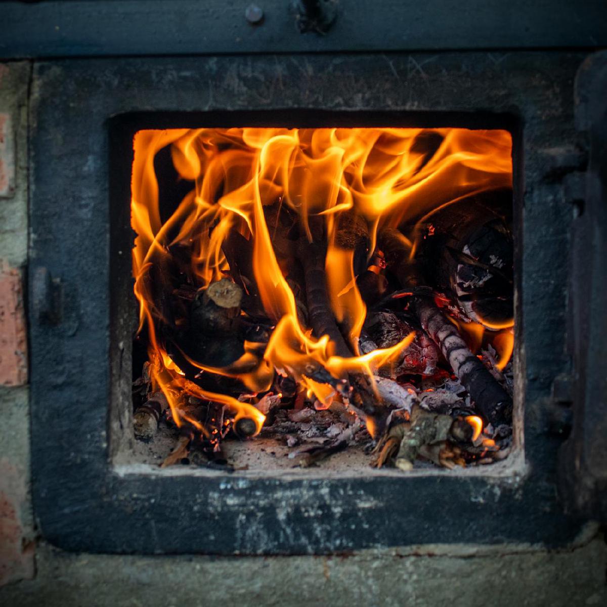 Featured image of post Wood Combinations for Balanced Smoke Flavor: Blending Hardwoods to Match Regional BBQ Styles